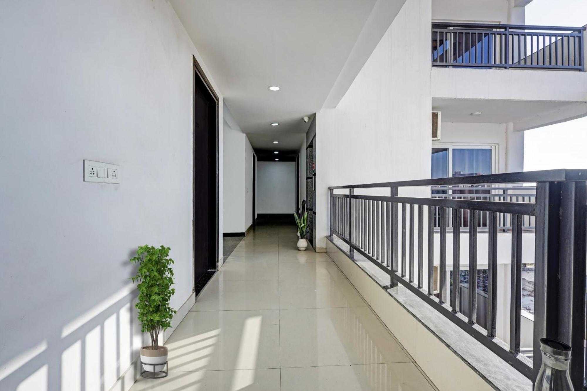 Super Townhouse Tipsyy Near Bestech Central Square Mall グルガウン エクステリア 写真