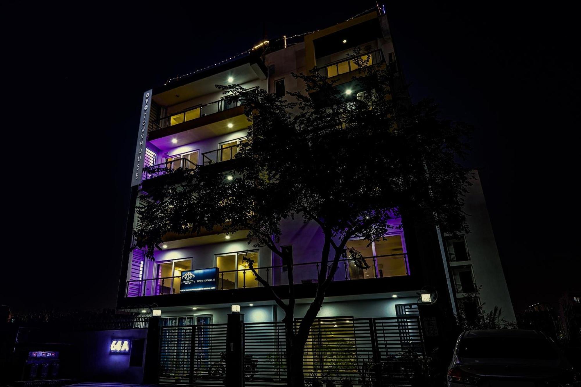 Super Townhouse Tipsyy Near Bestech Central Square Mall グルガウン エクステリア 写真