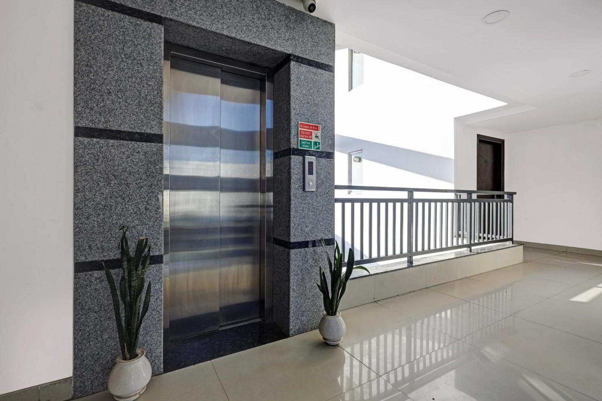Super Townhouse Tipsyy Near Bestech Central Square Mall グルガウン エクステリア 写真
