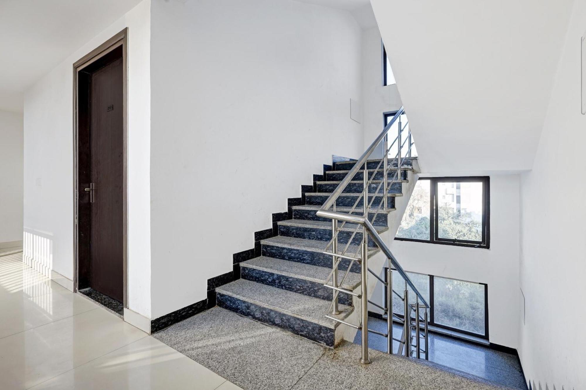 Super Townhouse Tipsyy Near Bestech Central Square Mall グルガウン エクステリア 写真